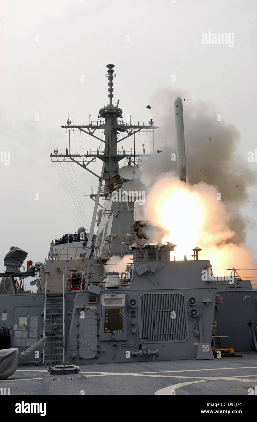Marzo 22, 2003 - Un Tomahawk land attack lanci di missili da USS Milius a sostegno dell'Operazione Iraqi Freedom. Foto Stock