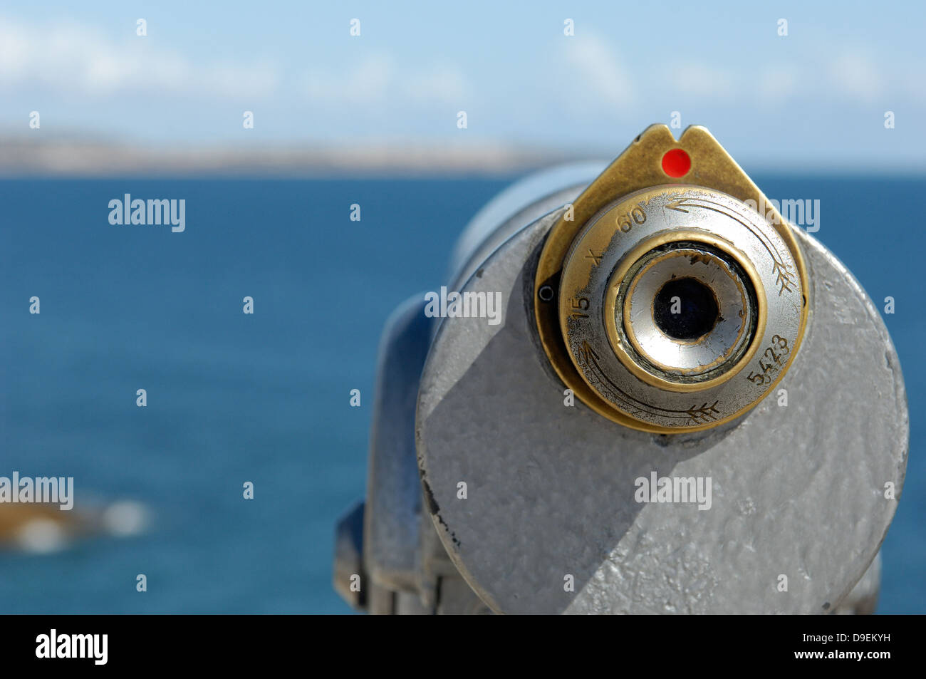 Scopo mira vista vista lookout guard binocolo cercare di riconoscere la guardia costiera Costiera Coin telescopio controllo comando distanza dist Foto Stock