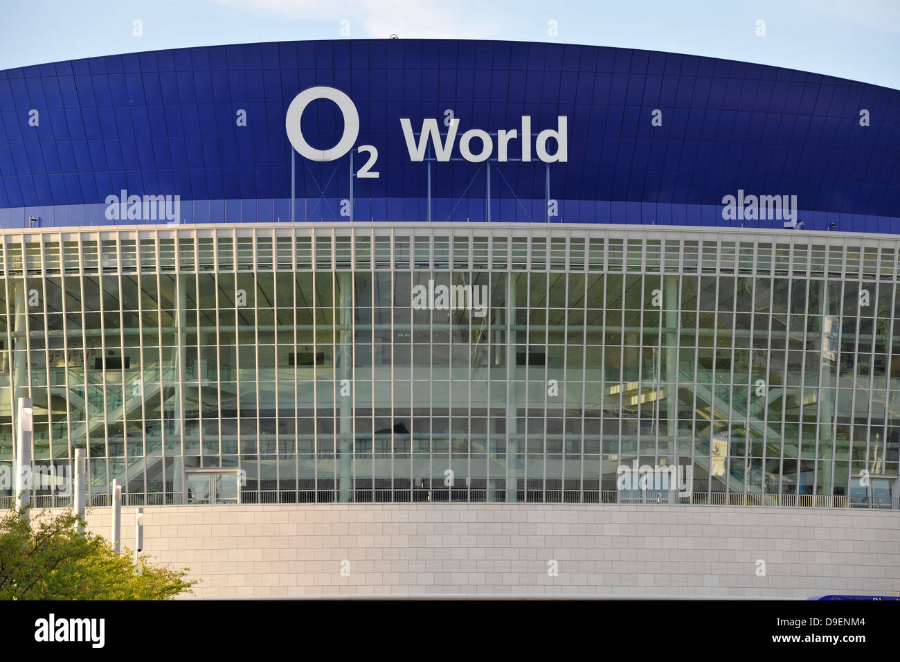 Vista frontale O2 World Arena O2 della Anschutz Entertainment Group, Friedrich boschetto del monte Croce, Berlino, Germania, Europa Foto Stock