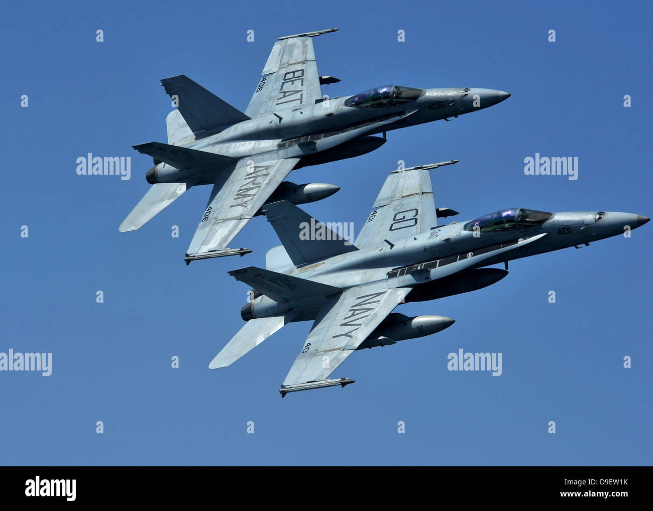 Due F/A-18C calabroni in volo. Foto Stock