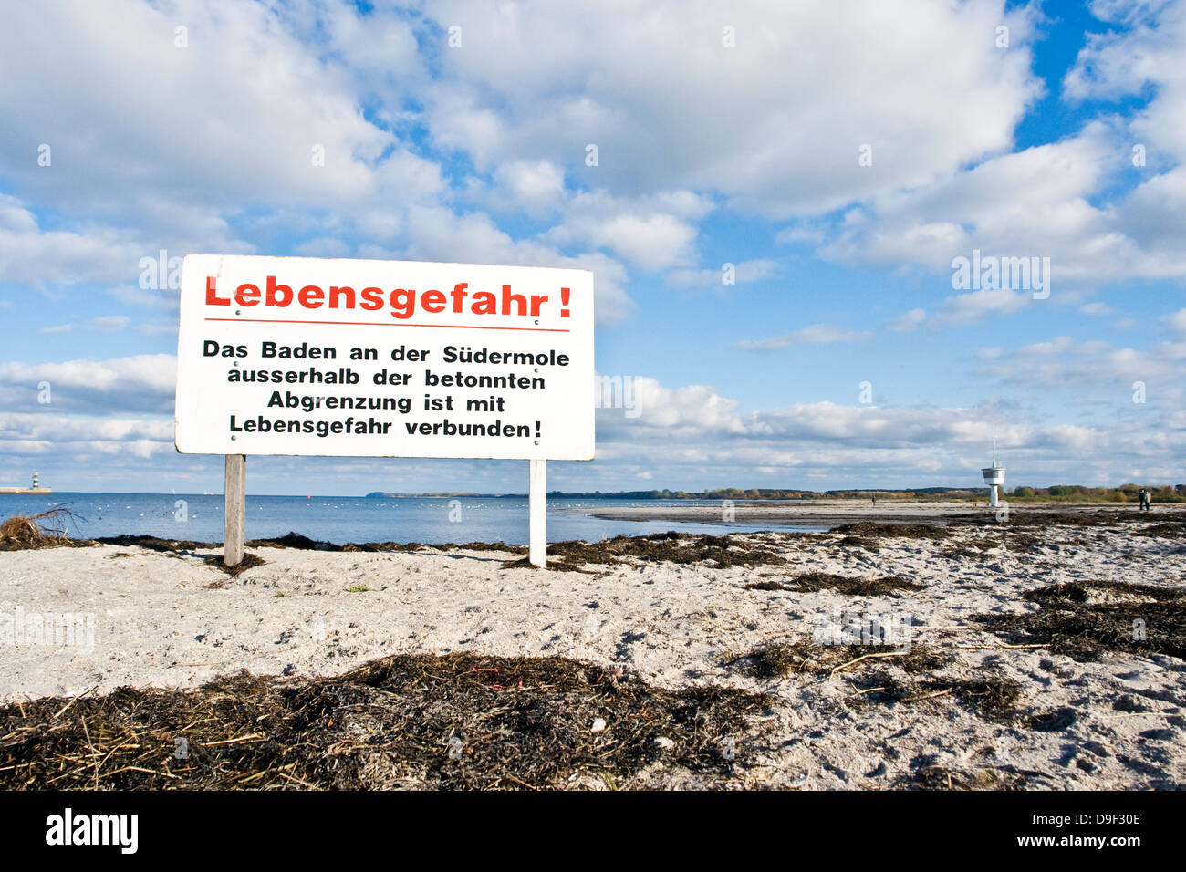 Avvertenza sulla spiaggia di Travem?nde, segno di avvertimento sulla spiaggia di Travem?nde Foto Stock