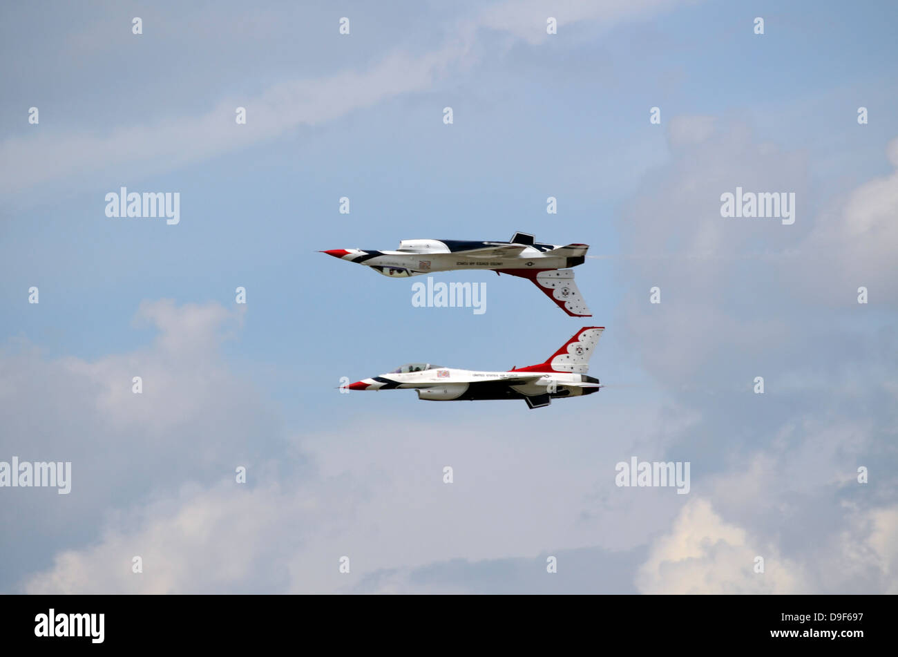 Gli Stati Uniti Air Force Thunderbirds in formazione di calypso. Foto Stock