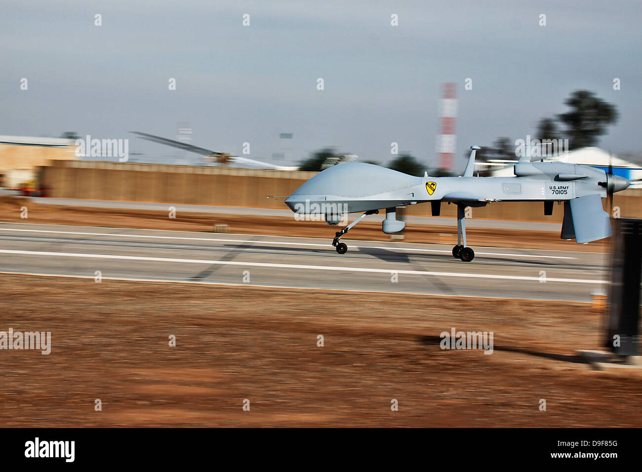 11 gennaio 2010 - Un MQ-1C Sky Warrior drone terre a Camp Taji, Iraq. Foto Stock