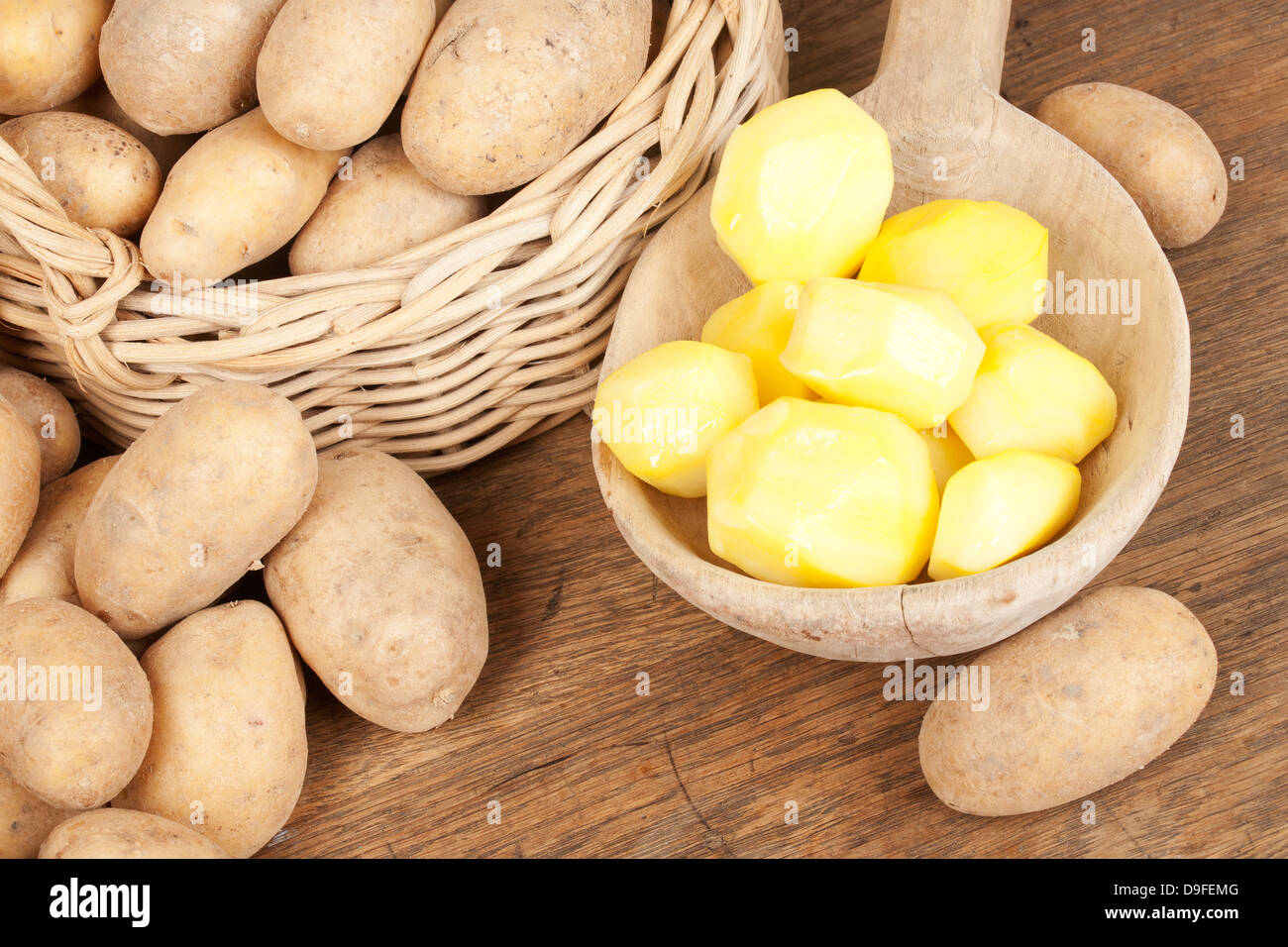Cestino con patate cestino di patate Foto Stock