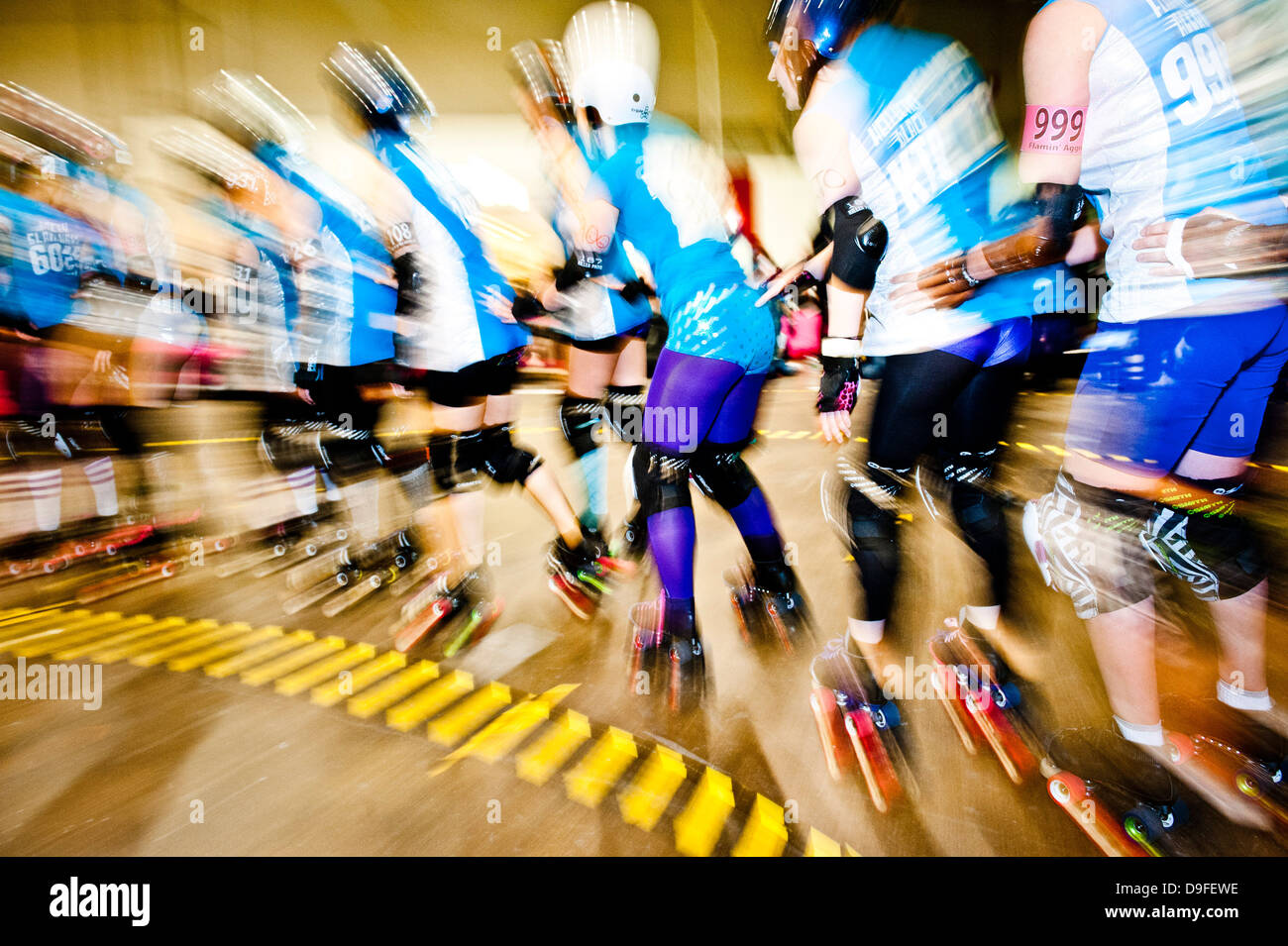 Roller Derby - Rullo di Londra ragazze UK premier league team Vs team viaggi di Tiger Bay da Cardiff , Brompton Hall Earls Court Foto Stock