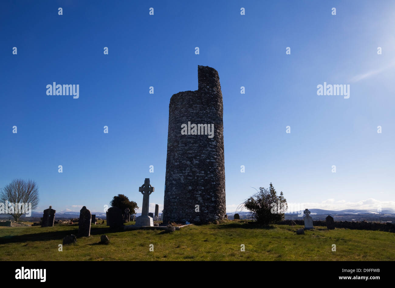 Xi secolo Round Tower in un monastero detto di essere fondata da San Patrizio, Old Kilcullen, nella contea di Kildare, Irlanda Foto Stock