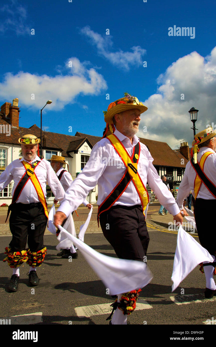 Morris dancing, Stratford upon Avon, Warwickshire, Inghilterra, Regno Unito Foto Stock