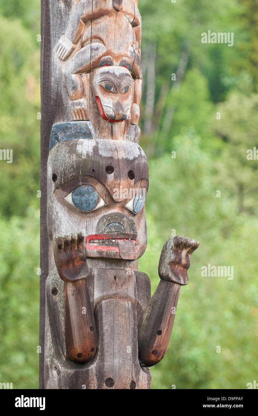 Totem presso il Museo Gitanyow, Kitwancool (Gitanyow), British Columbia, Canada Foto Stock