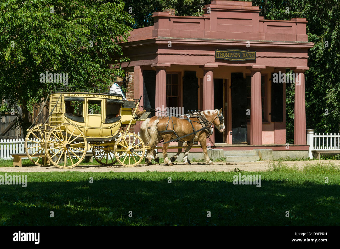 Cavallo e Carrozza presso Old Sturbridge Village, un museo che ritrae la prima Nuova Inghilterra vita, Massachusetts, New England, STATI UNITI D'AMERICA Foto Stock