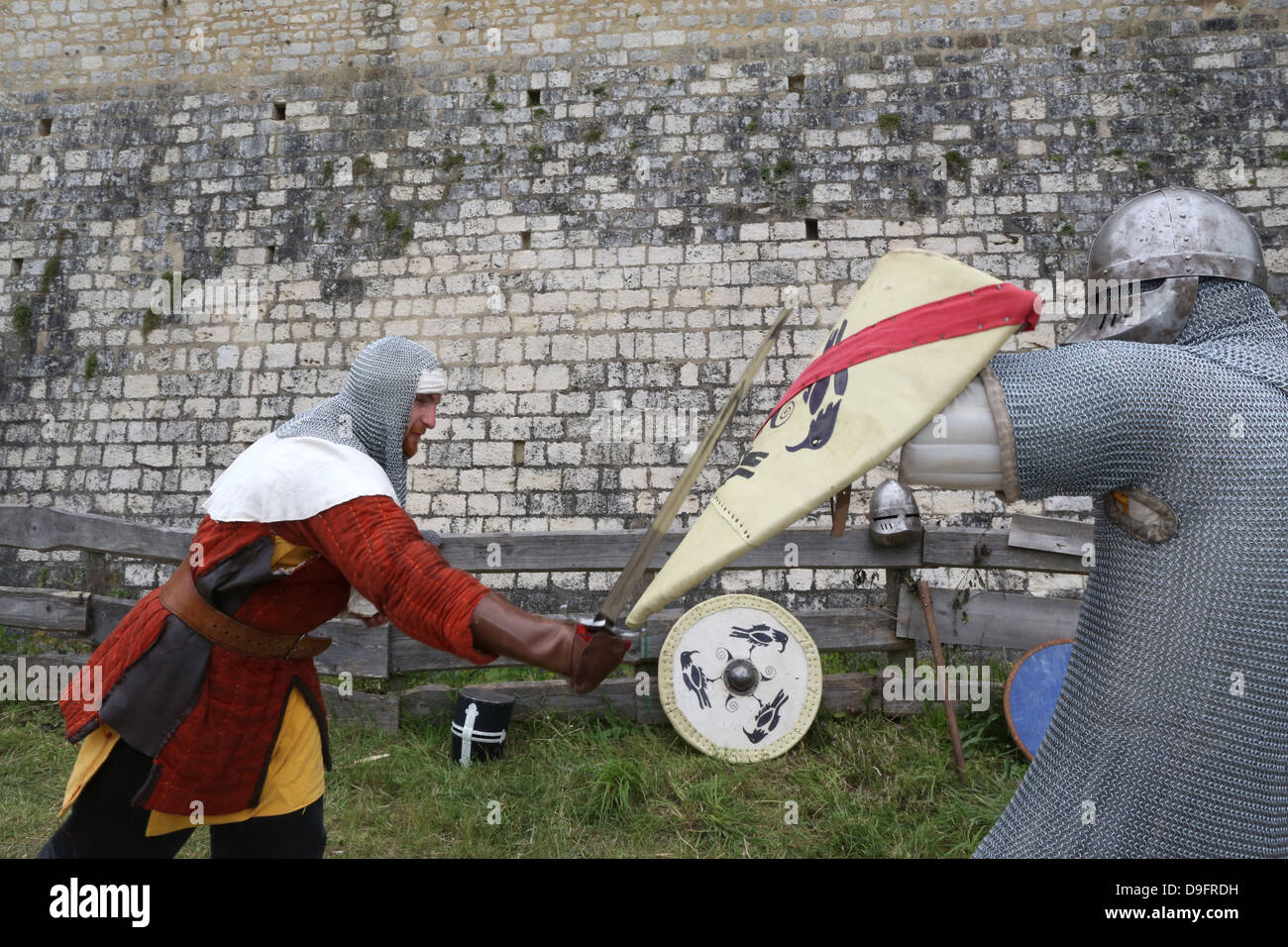 Battaglia di cavalieri, la festa medievale di Provins, Sito Patrimonio Mondiale dell'UNESCO, Seine et Marne, Ile-de-France, Francia Foto Stock
