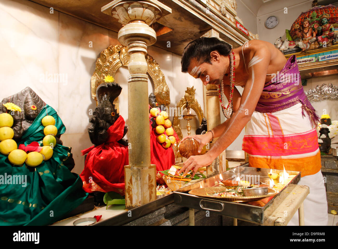 Celebrazione nella Parigi Ganesh temple, Parigi, Francia Foto Stock