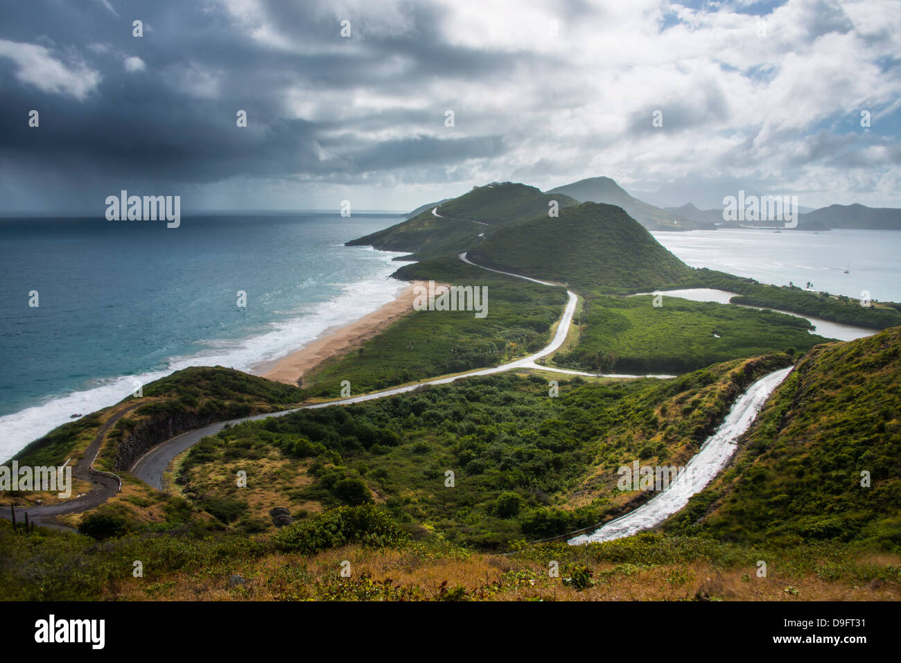 Vista su Turtle Bay su Saint Kitts, Saint Kitts e Nevis, Isole Sottovento, West Indies, dei Caraibi Foto Stock