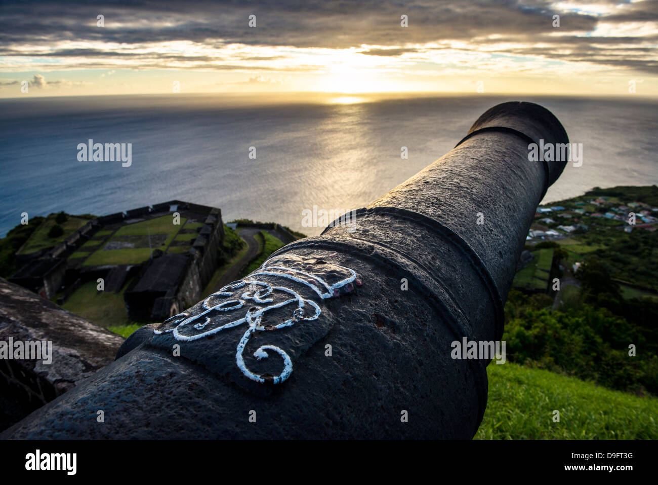 Sunset over Brimstone Hill Fortress, Sito Patrimonio Mondiale dell'UNESCO, Saint Kitts e Nevis, Isole Sottovento, West Indies, dei Caraibi Foto Stock