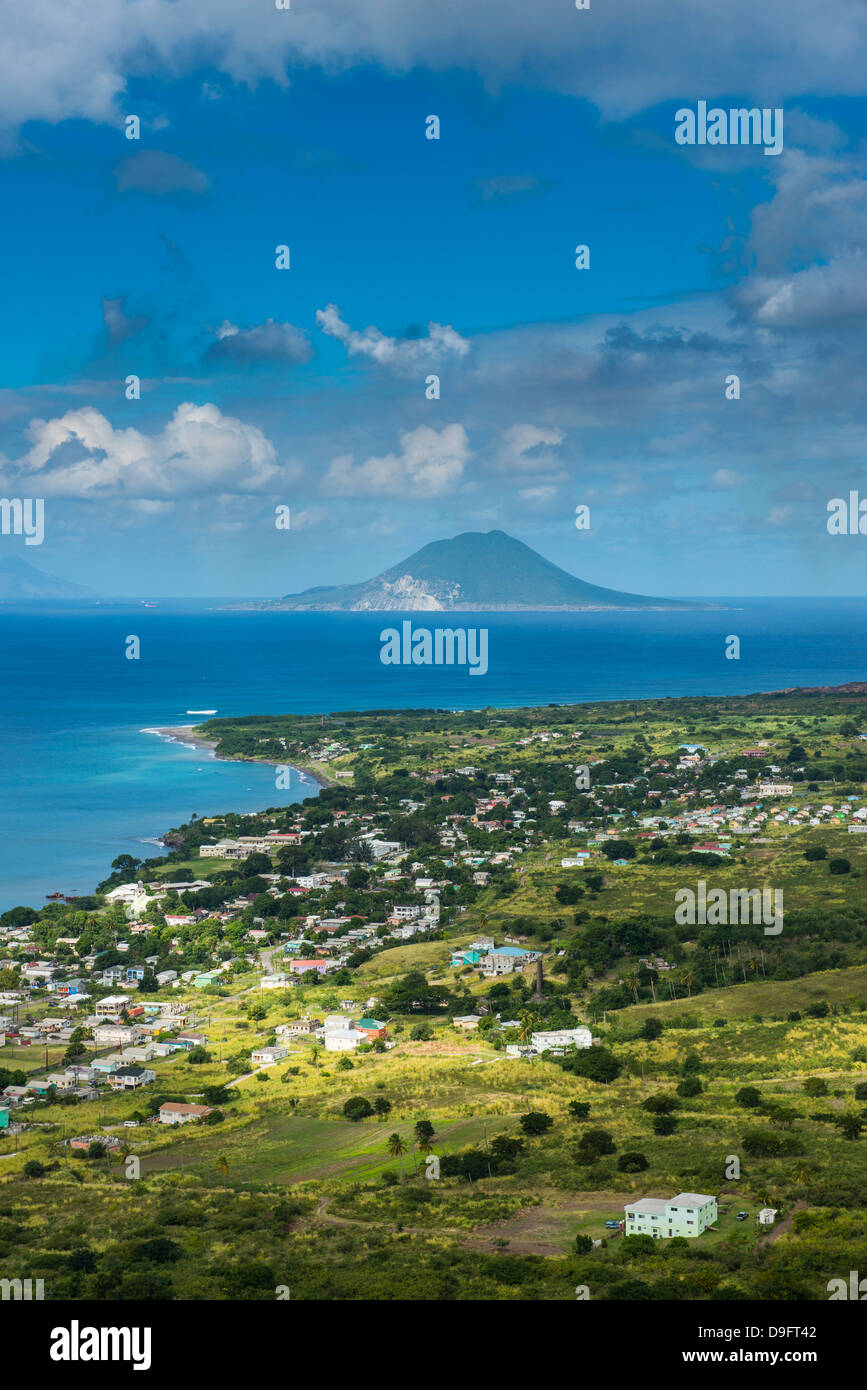 Vista di St. Eustatius da Brimstone Hill Fortress, Saint Kitts, Saint Kitts e Nevis, Isole Sottovento, West Indies, dei Caraibi Foto Stock