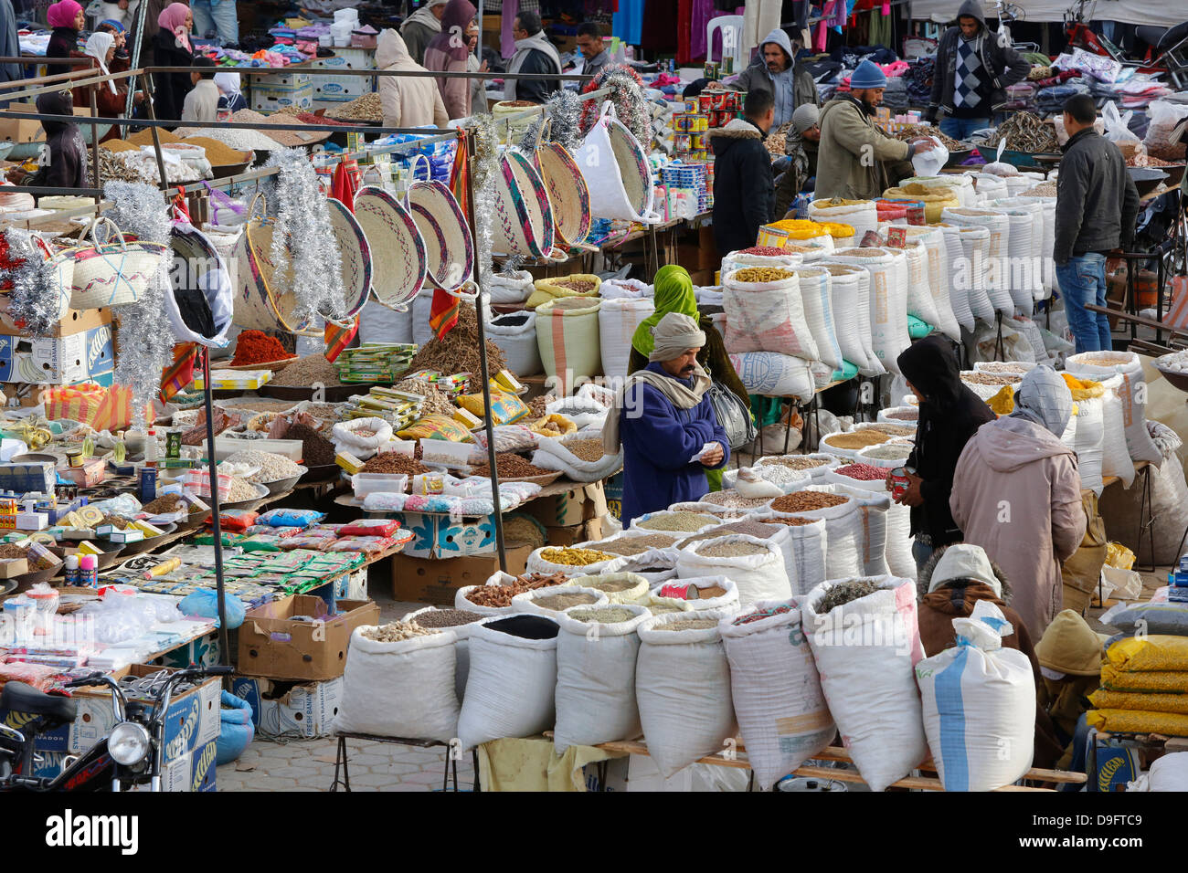 Douz mercato settimanale, Kebili, Tunisia, Africa Foto Stock