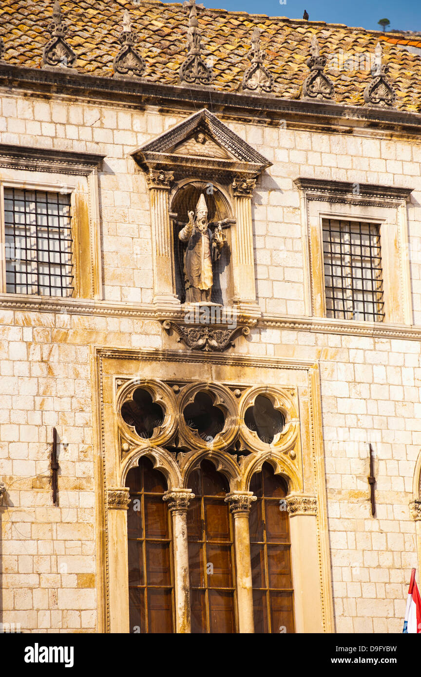 Palazzo Sponza e una statua di San Biagio, Dubrovnik Città Vecchia, sito Patrimonio Mondiale dell'UNESCO, Dubrovnik, Croazia Foto Stock