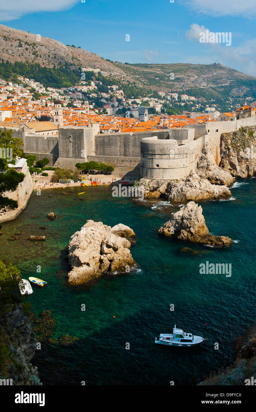 Dubrovnik Città Vecchia e le mura della città, sito Patrimonio Mondiale dell'UNESCO, da Fort Lovrijenac, Dubrovnik, Dalmazia, Croazia Foto Stock