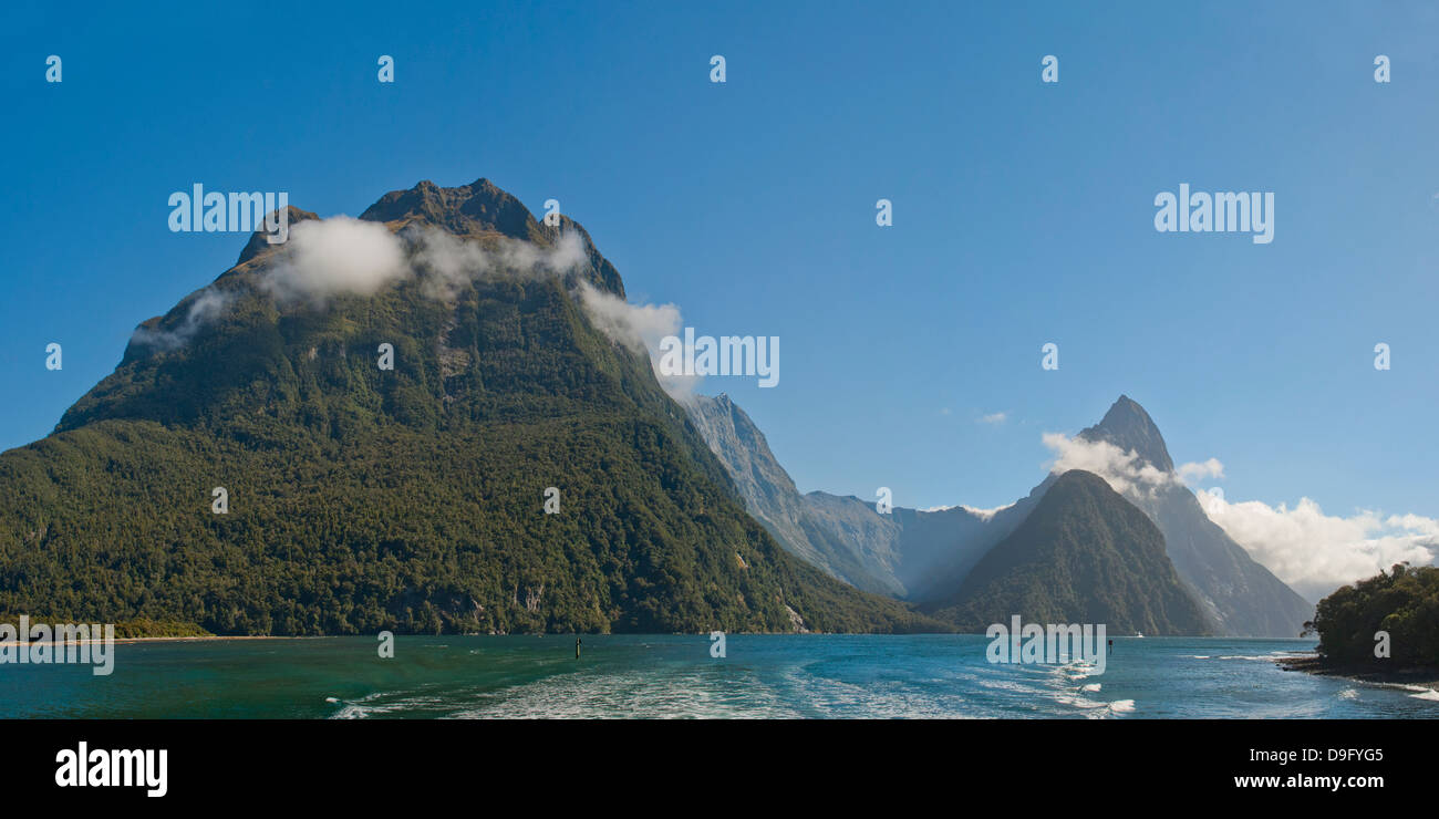 Mitre Peak panorama, Milford Sound, Parco Nazionale di Fiordland, Sito Patrimonio Mondiale dell'UNESCO, Isola del Sud, Nuova Zelanda Foto Stock