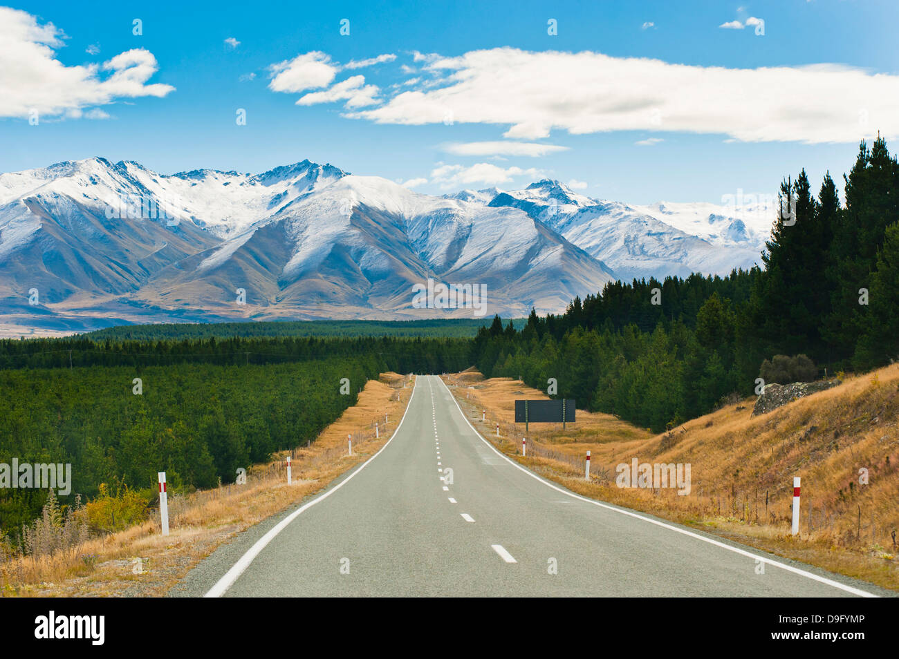 Strada di Aoraki Monte Cook in Aoraki Parco nazionale di Mount Cook, Sito Patrimonio Mondiale dell'UNESCO, Isola del Sud, Nuova Zelanda Foto Stock