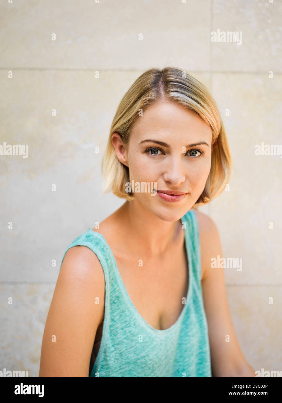 Ritratto di una bella donna sorridente Foto Stock