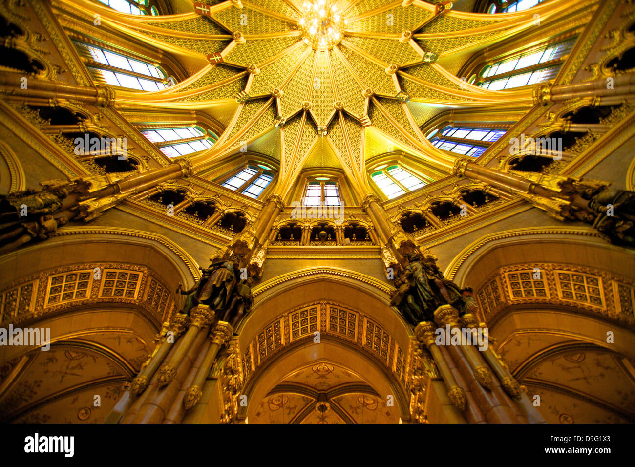 Sala centrale a soffitto, Parlamento ungherese edificio, Budapest, Ungheria Foto Stock