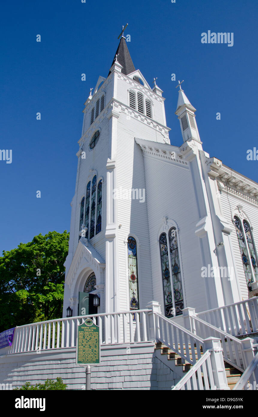 Michigan, isola di Mackinac, Main Street (aka Huron). Centro storico di Sainte Anne chiesa fondata nel 1670. Foto Stock