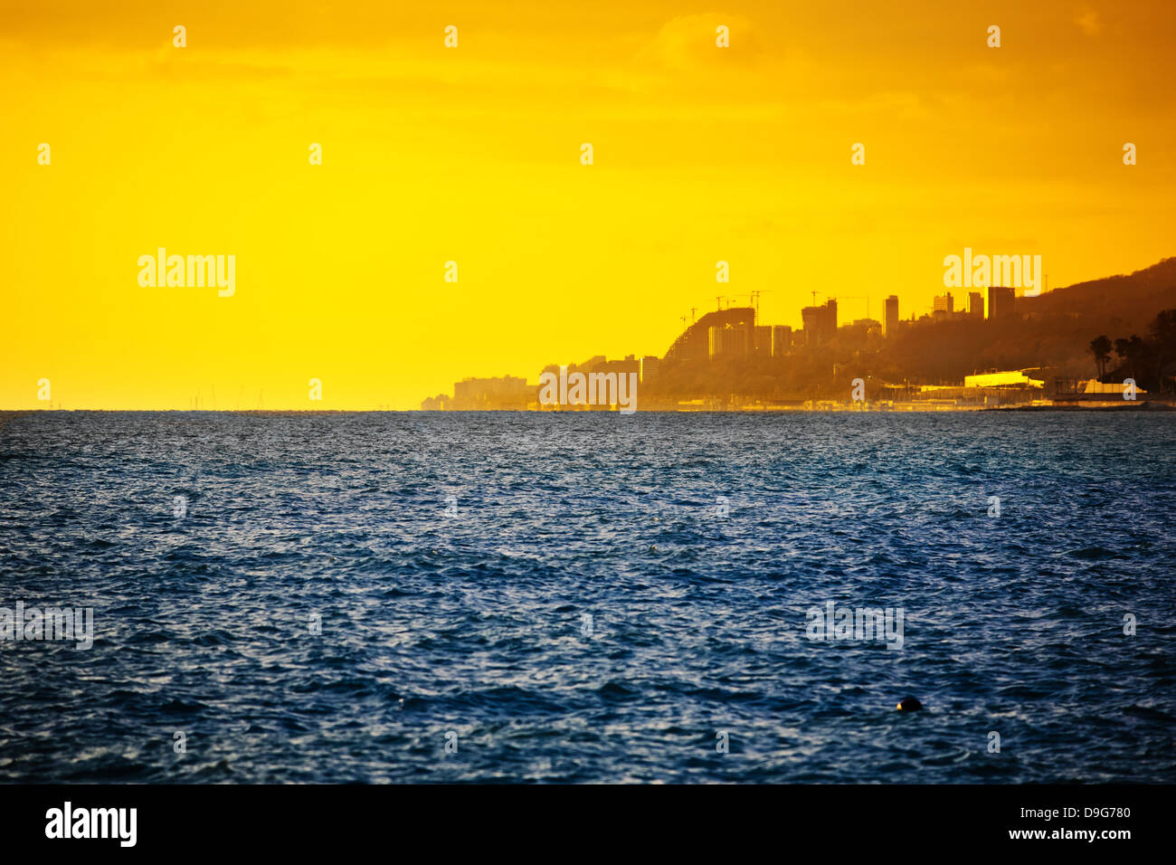 Il paesaggio costiero al tramonto Foto Stock