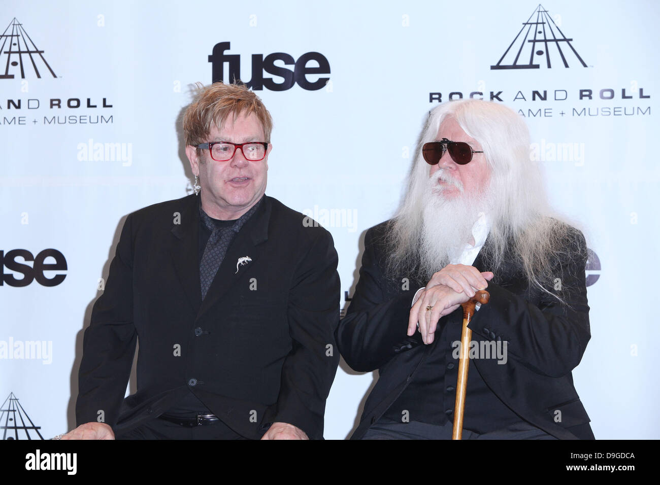 Elton John e inductee Leon Russell XXVI edizione Rock and Roll Hall Of Fame cerimonia di induzione al Waldorf Astoria Hotel - Sala stampa New York City, Stati Uniti d'America - 14.03.11 Foto Stock