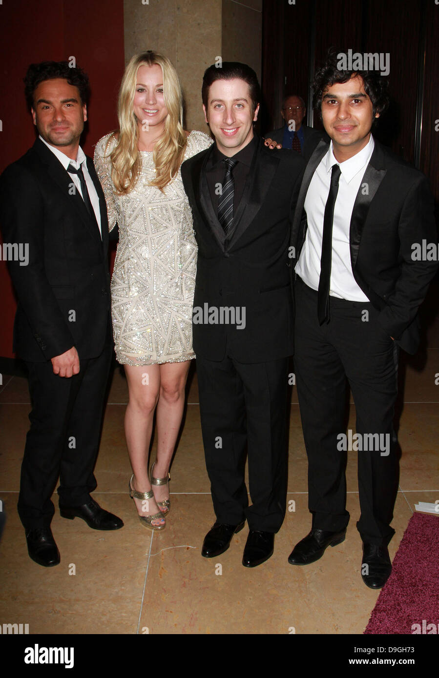 Johnny Galecki, Kaley Cuoco, Simon Helberg e Kunal Nayyar il morbo di  Alzheimer Association del XIX annuale "Una notte a Sardi\