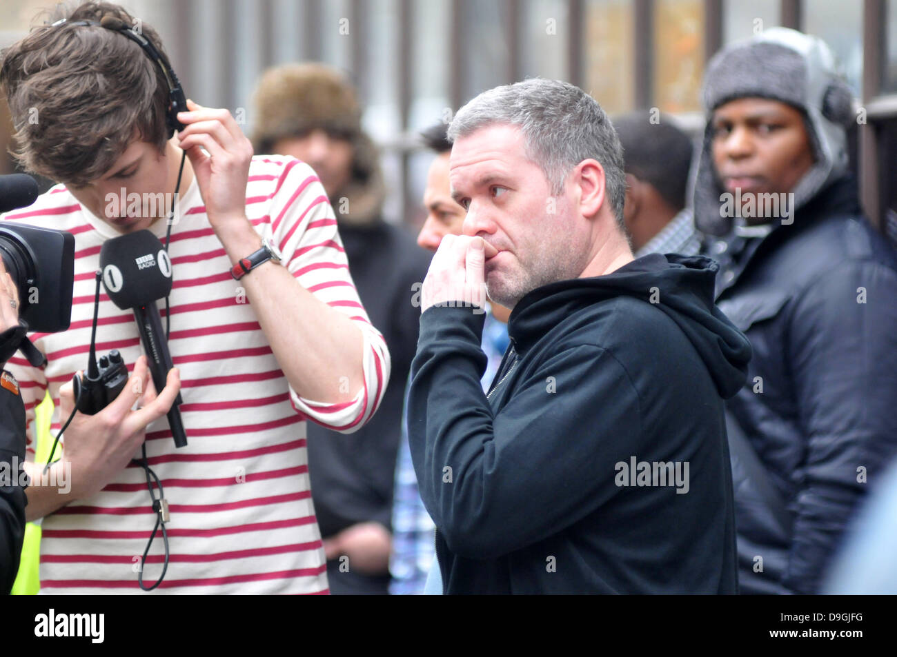 Chris Moyles al di fuori della BBC Radio One studios come egli tenta di rompere il record per il più lungo mostra nella stazione di storia per il sollievo comico di Londra - Inghilterra - 16.03.11 Foto Stock