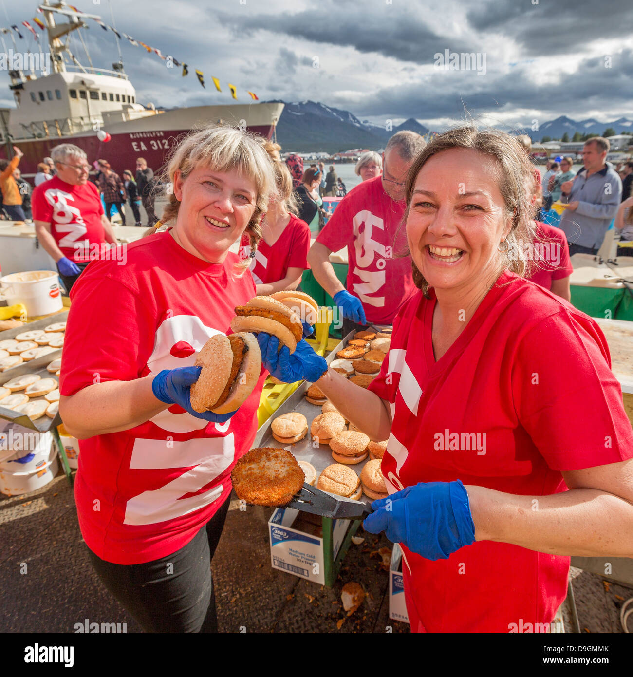 La cottura di snack per festival all'aperto, Dalvik, Islanda Foto Stock