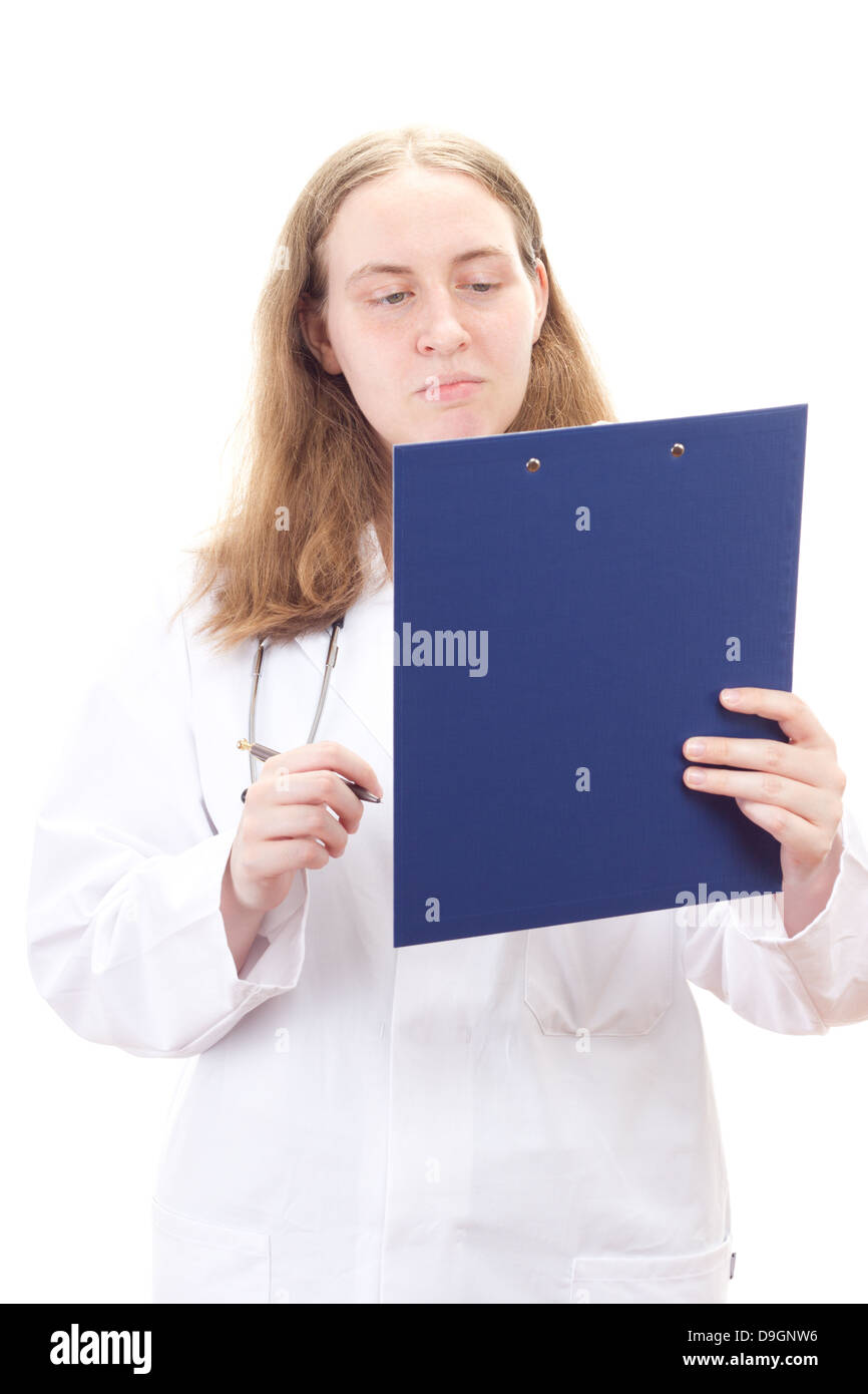 Molto occupato medico donna lettura record dei pazienti Foto Stock