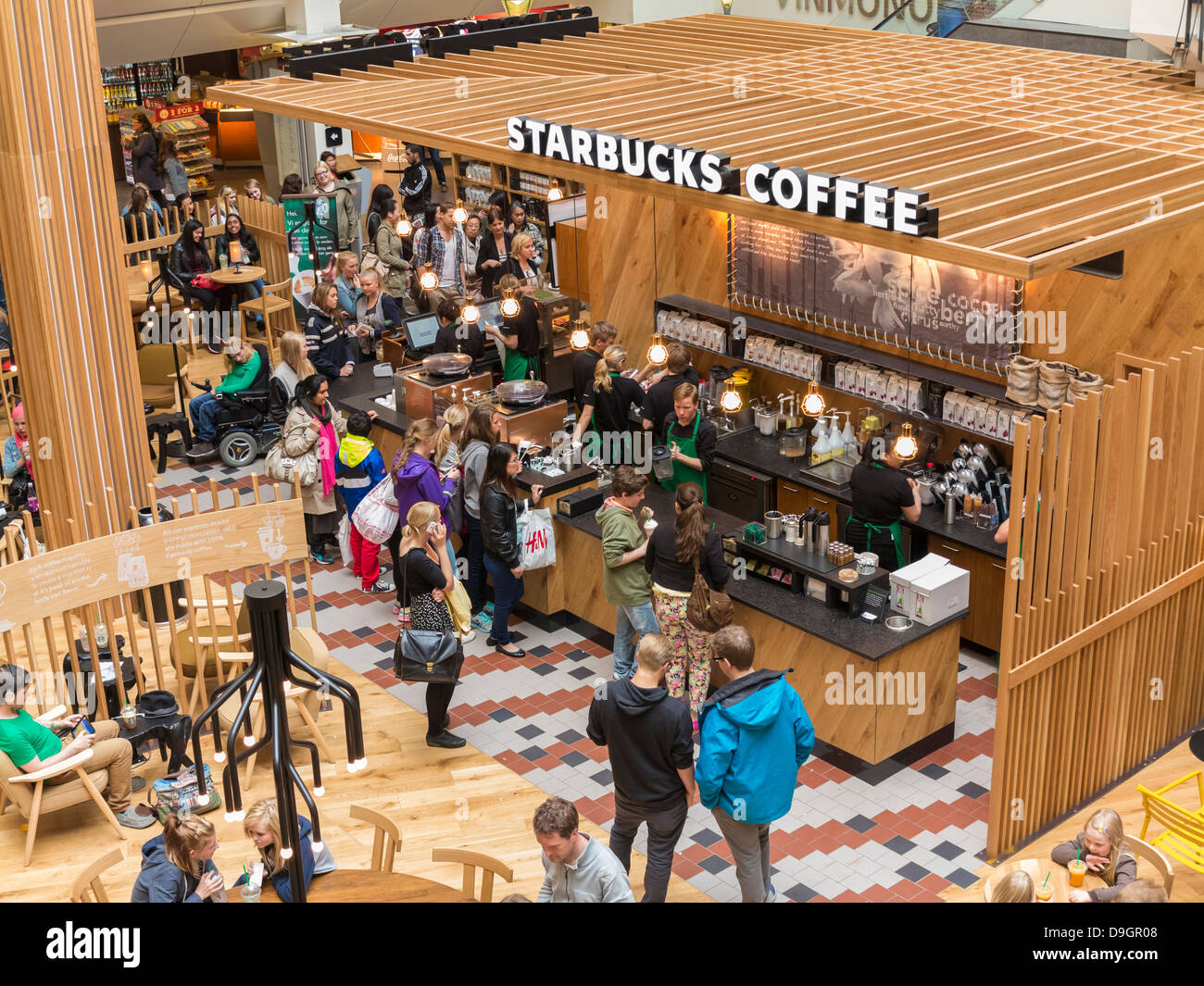 Starbucks Coffee shop in un centro commerciale a Oslo, Norvegia Foto Stock