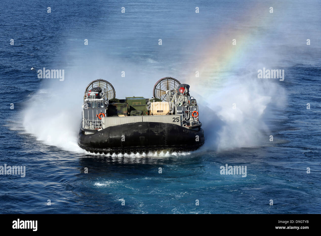 Una Landing Craft Air Cushion transita il oceano Atlantico. Foto Stock