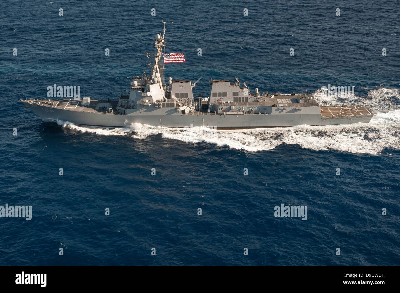 Il Arleigh Burke-class guidato-missile destroyer USS Stockdale. Foto Stock