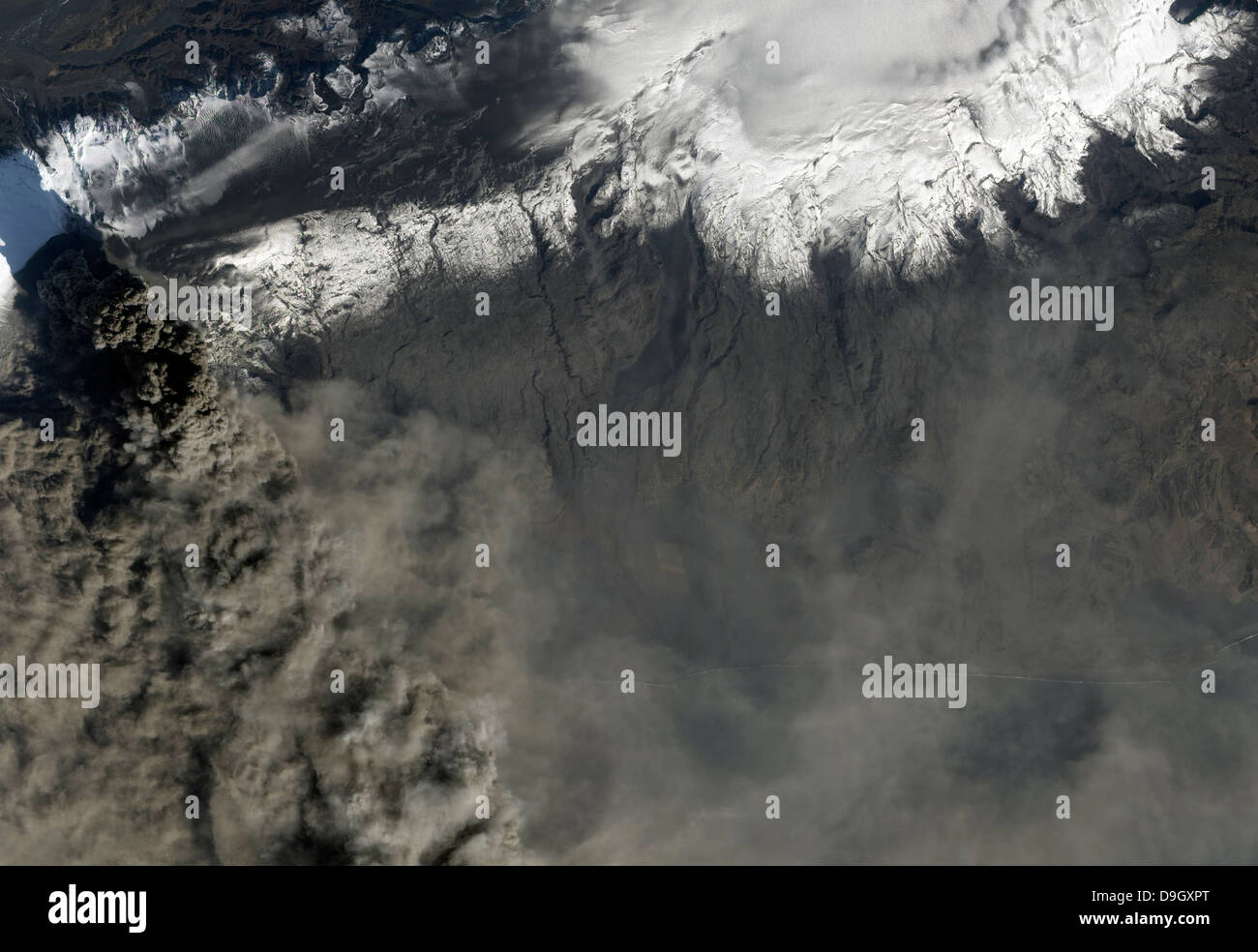 Vista satellite di un pennacchio di cenere sorge dall'Islanda vulcano Eyjafjallajokull Foto Stock