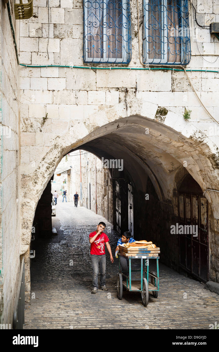 Scena di strada nella città vecchia di Gerusalemme, Israele. Foto Stock