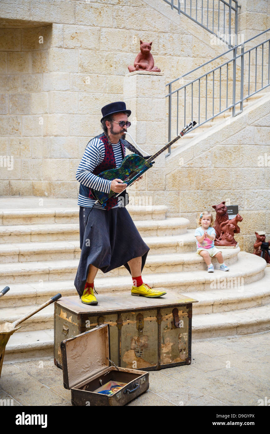 Street performance a Mamila Street, Gerusalemme, Israele. Foto Stock