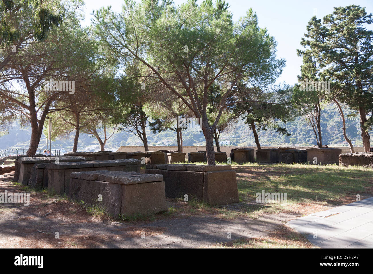 Greco e tombe romane, Città Alta, Lipari, Isole Eolie, Italia Foto Stock