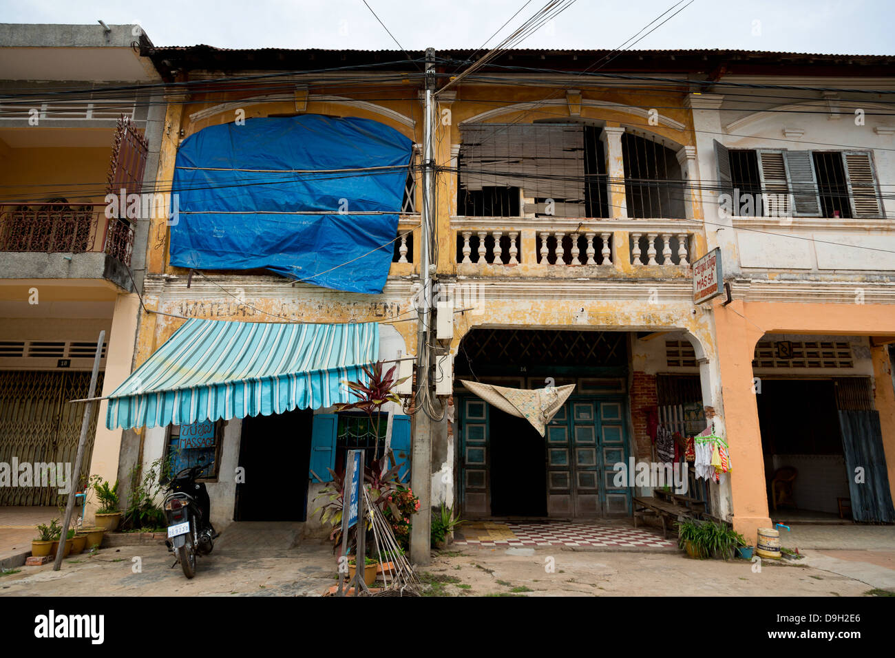 Francese antico edificio in stile coloniale in Kampot, Cambogia Foto Stock