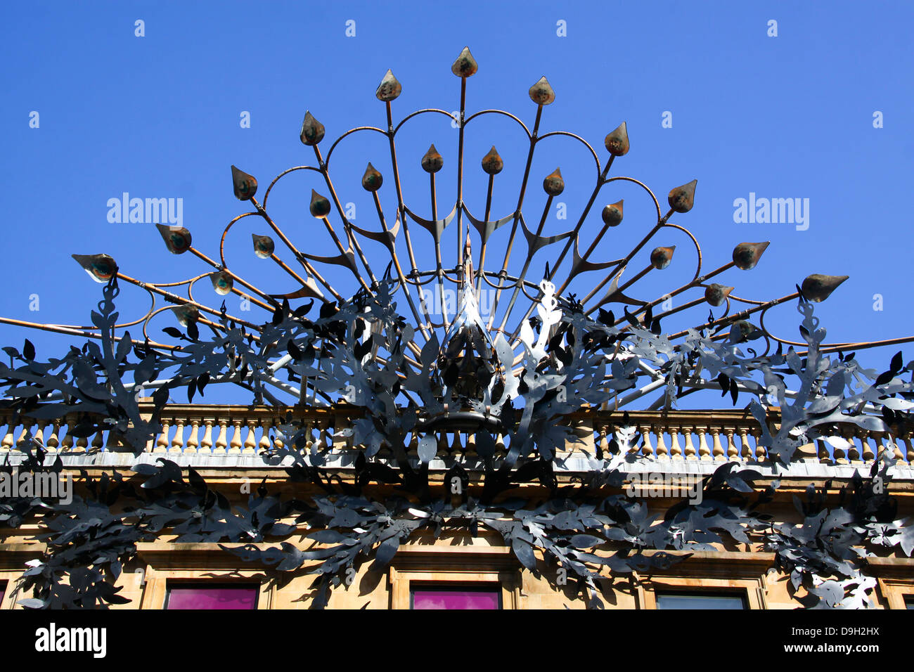 Elaborare elementi in ferro battuto decorativo su Princes Square Buchanan Street Glasgow Foto Stock