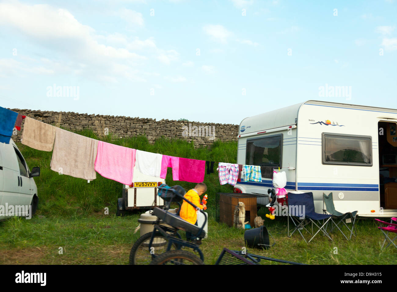 Gli zingari sulla strada di arieggiare il loro lavaggio Appleby, Parco Nazionale del Distretto dei Laghi, Cumbria, England, Regno Unito Foto Stock
