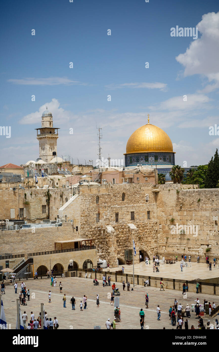 Vista sul muro del pianto, noto anche come il muro occidentale e la cupola della moschea di roccia, a Gerusalemme, Israele. Foto Stock