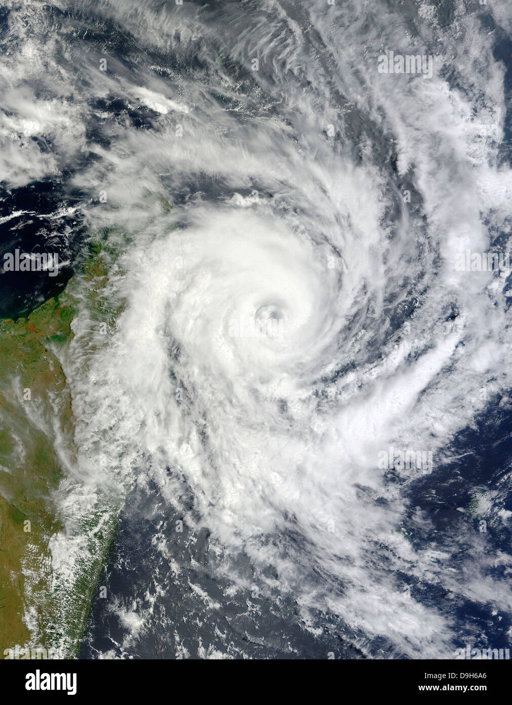 Febbraio 13, 2011 - ciclone tropicale Bingiza avvicinando il Madagascar. Foto Stock