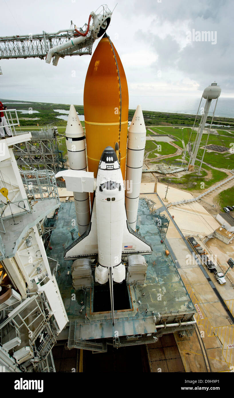 Space Shuttle Atlantis sulla rampa di lancio presso il Kennedy Space Center, Florida. Foto Stock