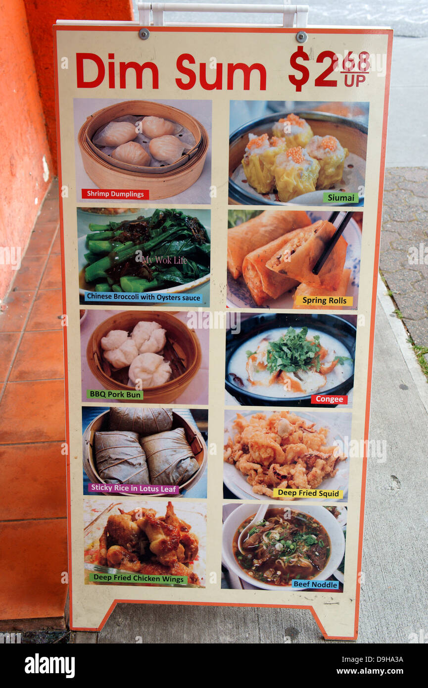 Dim Sum segno di menu al di fuori di un ristorante Cinese di Vancouver, BC, Canada Foto Stock