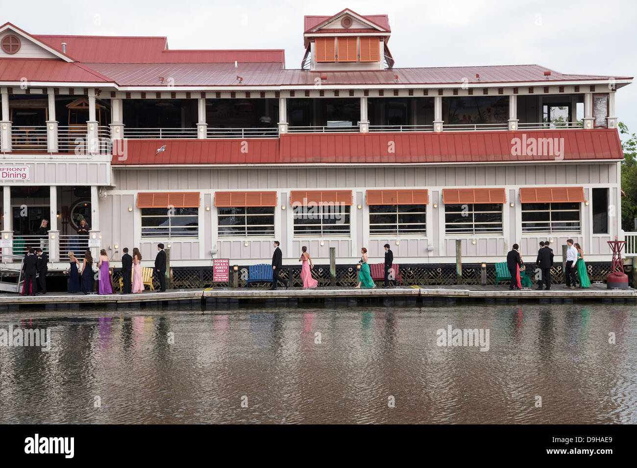 Prom Night foto, Shem Creek Marina e il lungomare, bar e ristoranti, South Carolina, STATI UNITI D'AMERICA Foto Stock