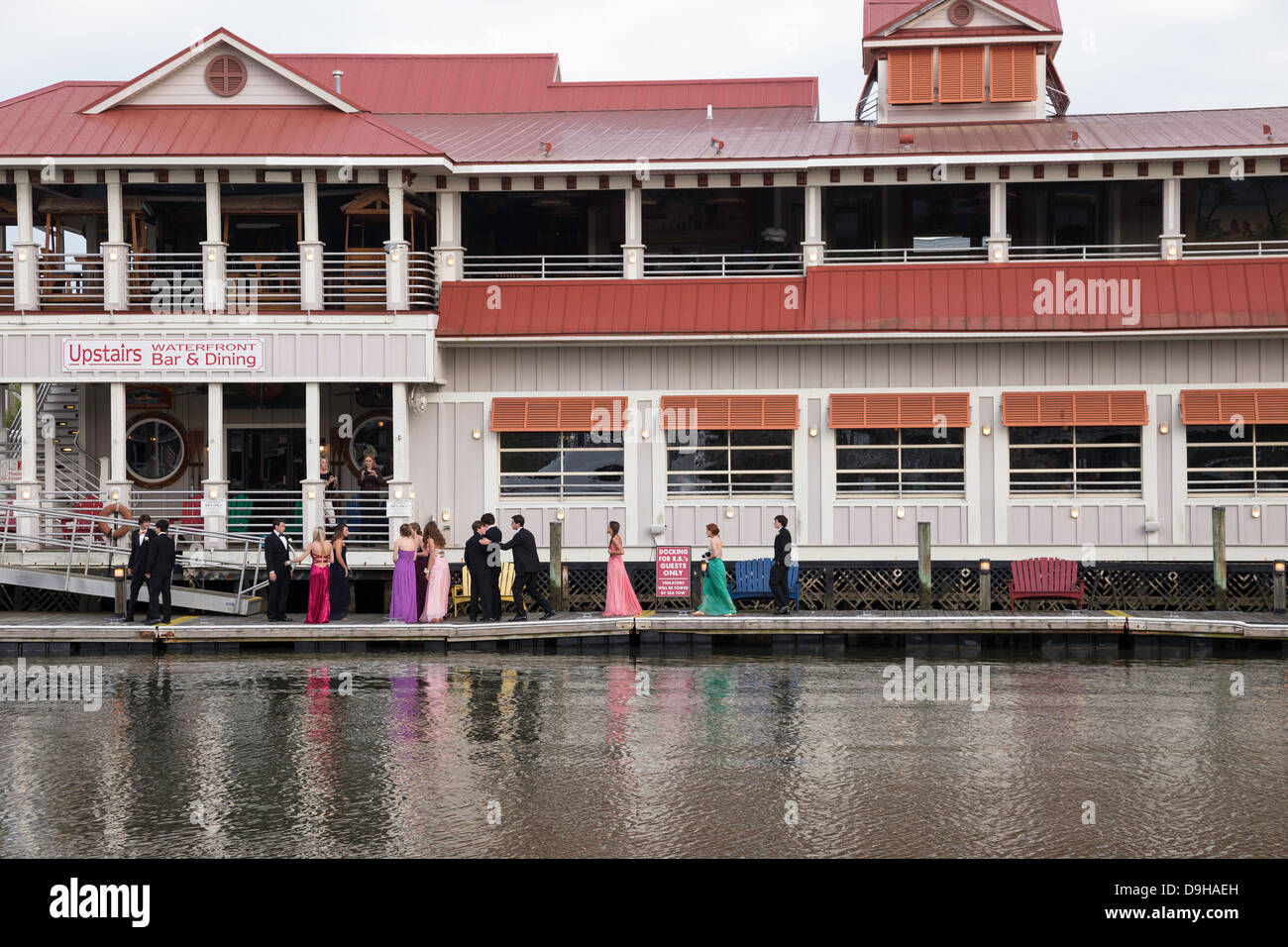 Prom Night foto, Shem Creek Marina e il lungomare, bar e ristoranti, South Carolina, STATI UNITI D'AMERICA Foto Stock
