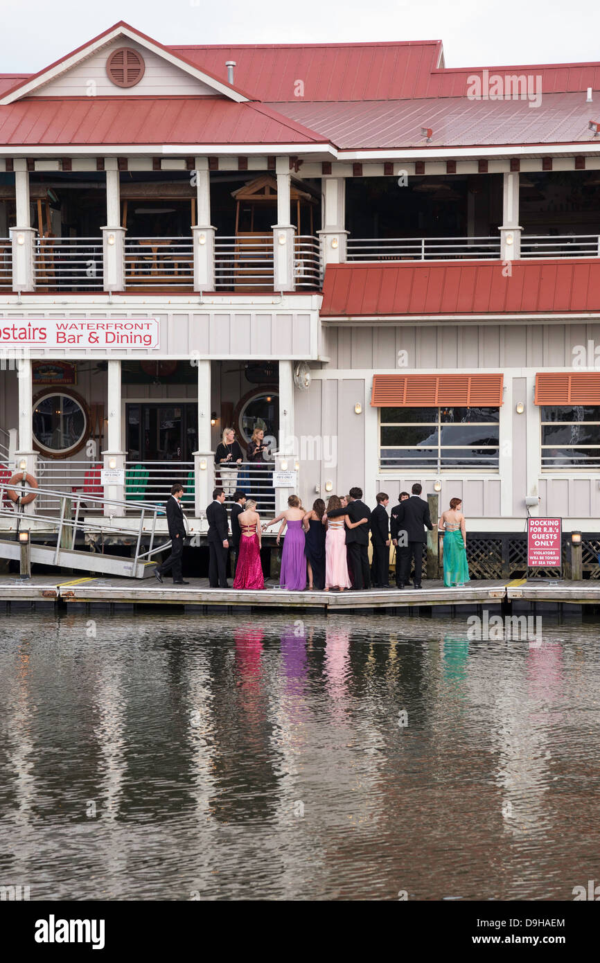 Prom Night foto, Shem Creek Marina e il lungomare, bar e ristoranti, South Carolina, STATI UNITI D'AMERICA Foto Stock