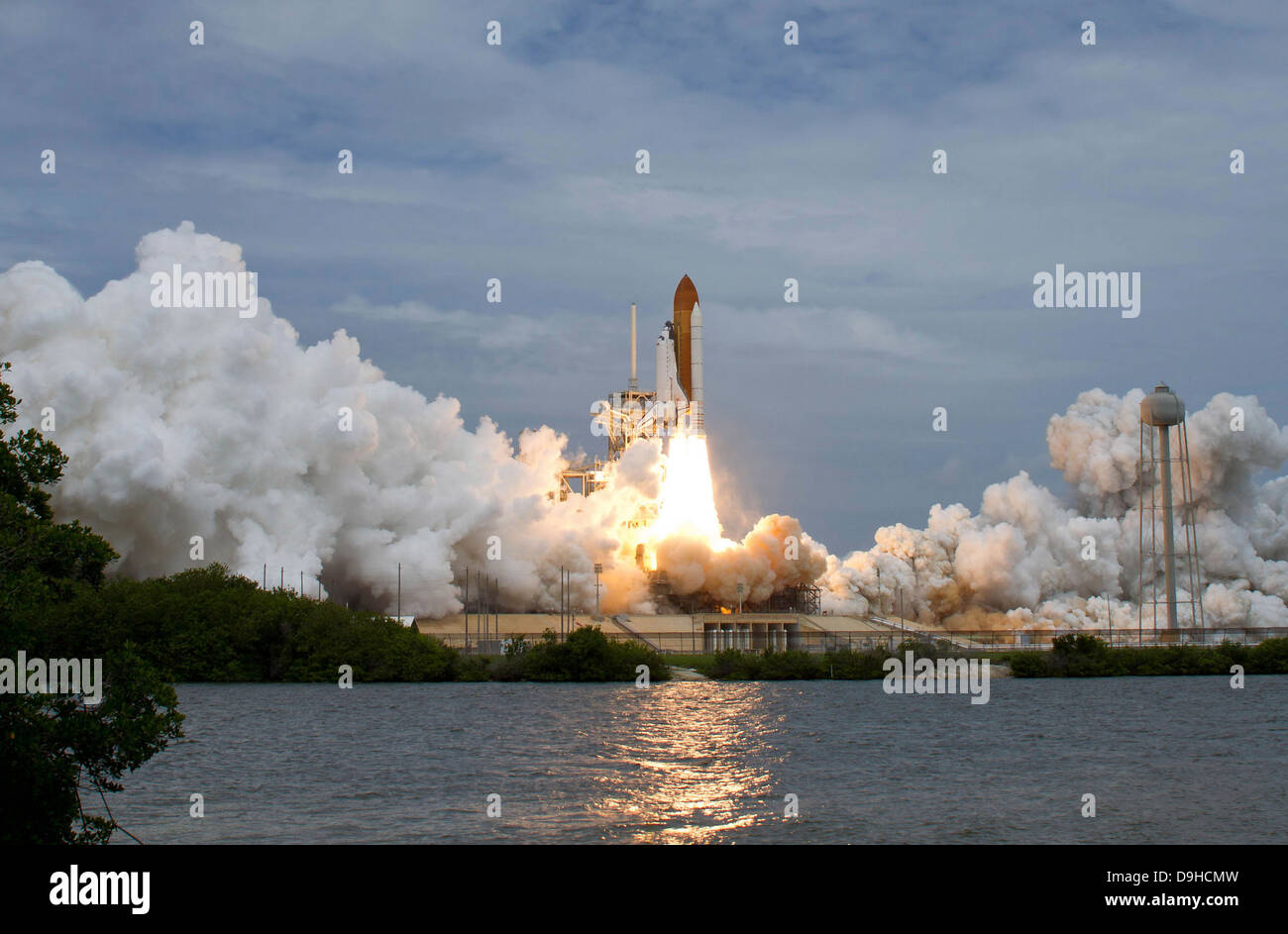 Space Shuttle Atlantis solleva dal Kennedy Space Center, Florida. Foto Stock